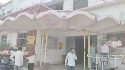 रतलाम नगर: आउटसोर्स और नालागैग सफाई कर्मचारी पर सवाल, नगर निगम संयुक्त कर्मचारी संघर्ष समिति ने प्रभारी आयुक्त को ज्ञापन सौंपा