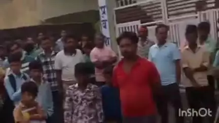 छबड़ा: तीतरखेड़ी गांव के ग्रामीणों ने स्कूल की जर्जर बिल्डिंग की समस्या को लेकर स्कूल गेट पर ताला लगाकर किया प्रदर्शन