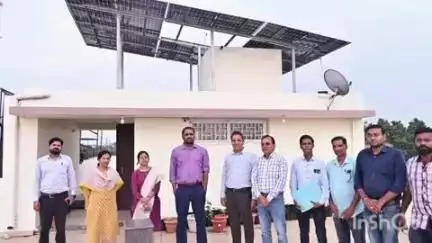 धमतरी: कलेक्टर ने घड़ी चौक के पास एक घर में लगे सोलर प्लांट का किया निरीक्षण, कहा- पीएम सूर्यघर योजना का लाभ उठाएं