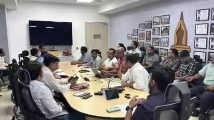 नगर आयुक्त ने केबल आपरेटरों के साथ की बैठक, 18 महत्वपूर्ण स्थानों से केबल तार 15 दिन में हटाने के दिए निर्देश