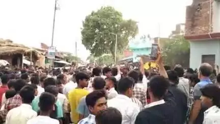 डलमऊ: शेखवाडा मोहल्ले से 7वीं मोहर्रम पर पलंग का जुलूस निकला, आजादारों ने इमाम हुसैन और कर्बला के शहीदों को किया याद