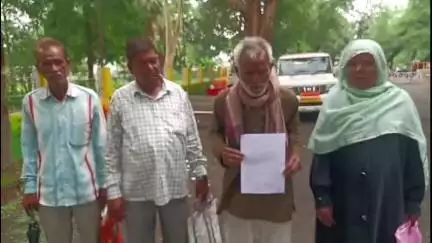 रायसेन: वन विभाग द्वारा कब्जा हटाने की कार्रवाई के विरोध में गुलगांव के ग्रामीण पहुंचे कलेक्ट्रेट #Jansamasya