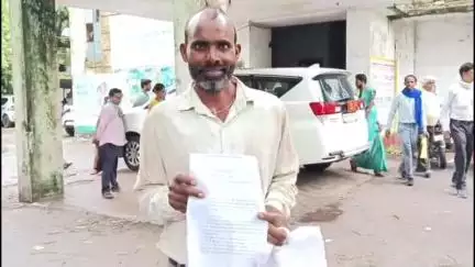 दतिया: ग्राम तगा: दबंग ने अधेड़ की ज़मीन पर किया कब्ज़ा, पीड़ित ने एसपी कार्यालय में शिकायत की