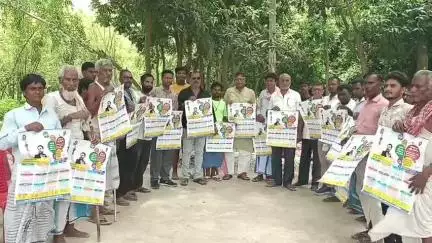 हसनगंज: रामपुर कोसपाली पासवान टोला में राजद का जनसंपर्क अभियान, तेजस्वी यादव के विकास मॉडल पर चर्चा