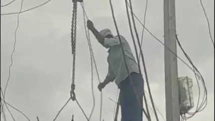 बिरसिंहपुर: बरौंधा बिजली विभाग में बेटे की जगह ड्यूटी कर रहा था पिता, ग्रामीणों ने वीडियो वायरल किया