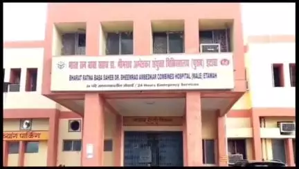 इटावा: जिला अस्पताल में समय से अपने कक्ष में नही बैठते डॉक्टर, मरीज तीमारदार को परेशानी का सामना करना पड़ता है #Jansamasya