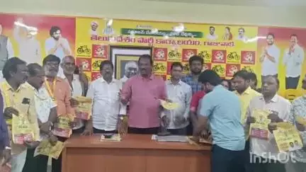 గాజువాక: సుపరిపాలన తొలి అడుగు - గాజువాక టిడిపి కార్యాలయంలో పోస్టర్ విడుదల