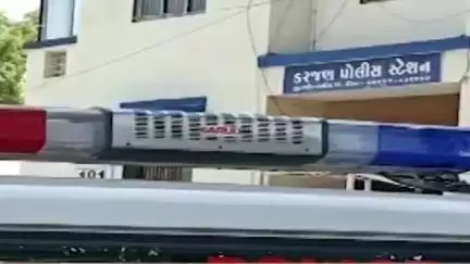 કરજણ: વેમારડી પાસે વિદેશી દારૂ ભરી જતી પીક અપવાન સાથે બે આરોપીની ઝડપી પડતી કરજણ પોલીસ