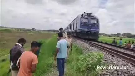कहरा: सोनबर्षा कचहरी थाना क्षेत्र में ट्रेन से कटकर अधेड़ की मौत, पुलिस ने शव को पोस्टमार्टम के लिए भेजा