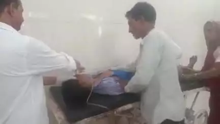 टीकमगढ़: दुर्गानगर गांव में जहरीला पदार्थ खाने से 13 वर्षीय लड़के की हालत बिगड़ी, मेडिकल कॉलेज रेफर