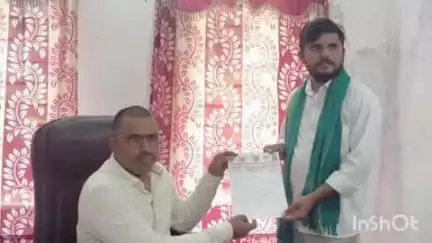జూలూరుపాడు: ఏజెన్సీ చట్టాలకు వ్యతిరేకంగా వచ్చిన దరఖాస్తులను రద్దు చేయాలని జూలూరుపాడు తాసిల్దార్ కు వినతిపత్రం అందజేత