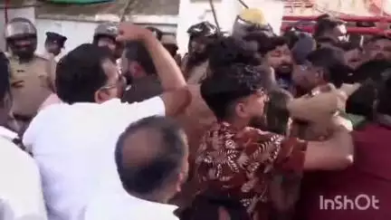 തിരുവനന്തപുരം: മന്ത്രി വീണ ജോർജിന്റെ പാളയത്തെ ഔദ്യോഗിക വസതിയിലേക്ക് യൂത്ത് കോൺഗ്രസ്‌ നടത്തിയ മാർച്ചിൽ സംഘർഷം
