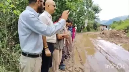 मंडी: एनएच की कटिंग से 6 घरों को खतरा, महापौर वीरेंद्र भट्ट शर्मा ने किया निरीक्षण