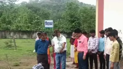 बिजावर: बिजावर कॉलेज में 'एक पेड़ माँ के नाम' अभियान: प्राचार्य और छात्रों ने किया पौधारोपण