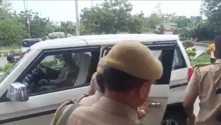 कोल: पिलखना में दबंगों ने चेयरमैन को मारी गोली, पुरानी चुनावी रंजिश के चलते दिया घटना को अंजाम