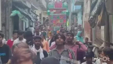 कासगंज: तीर्थ नगरी सोरों में निकाला गया अलम का जुलूस, बड़ी संख्या में पुलिस बल रहा मौजूद