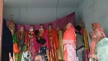 ఆళ్లగడ్డ మండల కేంద్రంలో పీర్ల చావిడిలో కొలువుదీరిన పీర్లు