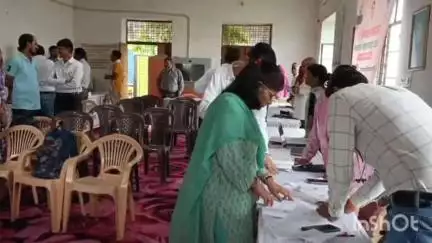 सलूम्बर: सलुम्बर में अमरपुरा शिविर का निरीक्षण, जिला कलेक्टर के नेतृत्व में समस्याएं सुनी गईं, त्वरित समाधान के दिए गए निर्देश