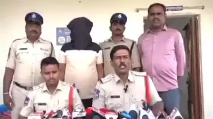 కొండమల్లేపల్లి: వివాహిత హత్య కేసును ఛేదించి నిందితుడిని అరెస్టు చేసి రిమాండ్ కు పంపిన పోలీసులు, సిఐ నవీన్ కుమార్ వివరాలు వెల్లడి