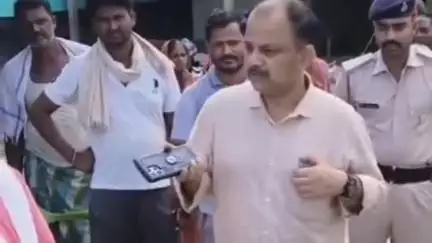 बनमा इटहरी: सलखुआ प्रखंड के अलग-अलग जगहों पर पहुंचे डीएम, निरीक्षण कार्य का जायजा लिया