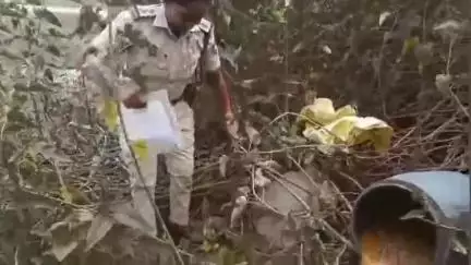 खरगौन: पुलिस ने तालाब और नदी किनारे अवैध शराब की भट्टियों पर की कार्रवाई