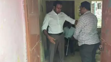 सागर: कलेक्टर ने रामघाट स्कूल व संजीवनी क्लीनिक का किया निरीक्षण, अनुपस्थित शिक्षक और डॉक्टर पर कार्यवाही के निर्देश