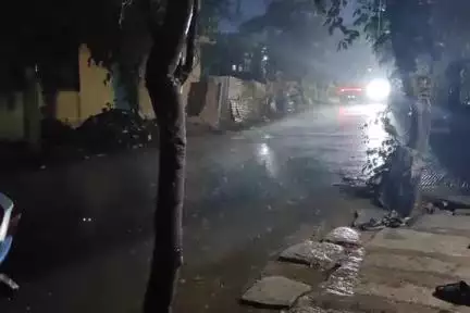 పుంగనూరు: పట్టణంలో తేలికపాటి వర్షం.చెరువుల తలపిస్తున్న రోడ్డు.