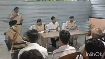 शिवहर: पिपराही थाना में एसडीएम व एसडीपीओ ने आम जनता के साथ की शांति समिति की बैठक