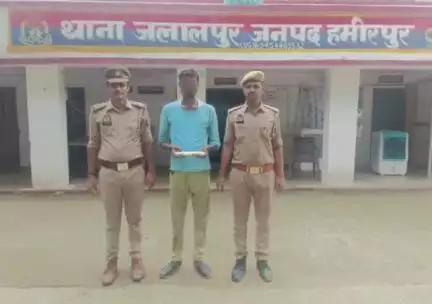 सरीला: जलालपुर थाना क्षेत्र के ग्राम बिलगांव के पास पुलिस ने अवैध तमंचा व कारतूस के साथ युवक को गिरफ्तार किया, मुकदमा दर्ज