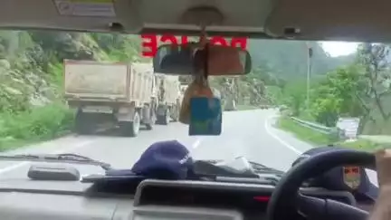 चमोली: जनपद में भारी बारिश के चलते नदियों का जलस्तर बढ़ा, पुलिस ने लाउडस्पीकर से नदी किनारे रह रहे लोगों को किया सतर्क