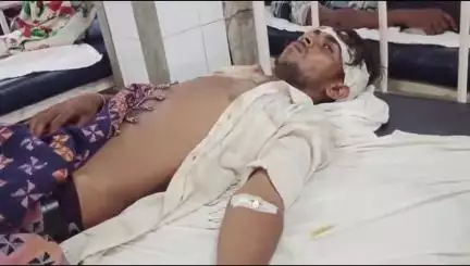 बांसवाड़ा: मोरजरी गांव में शराब के नशे में चचेरे भाई ने भाई के घर में घुसकर की मारपीट, लगी चोट, एमजी अस्पताल में उपचार