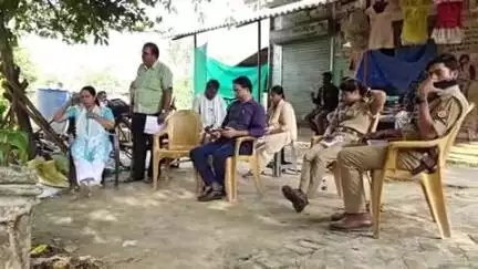 करछना: पचदेवरा गांव में होलिका दहन की जमीन पर किए गए अवैध अतिक्रमण को हटवाने गई राजस्व टीम बैरंग लौटी