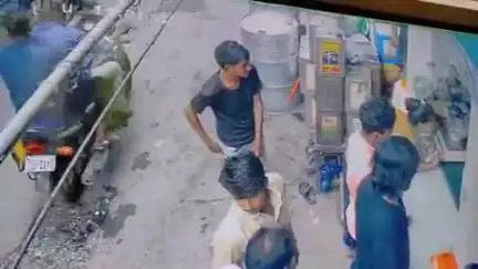 मनोहरथाना: मनोहरथाना मेन मार्केट स्थित किराने की दुकान से दिनदहाड़े 4 चोरों ने 3 तेल के टीन चुराए