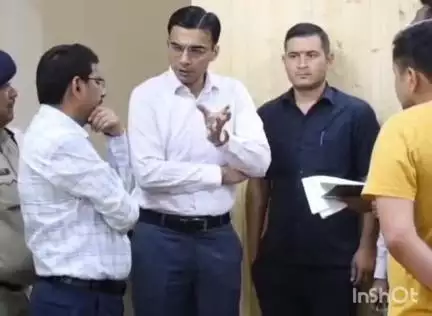 देहरादून: केंद्र ने डीएम सविन बंसल को भेजा कारण बताओ नोटिस, कांग्रेस ने प्रोटोकॉल मंत्री पर उठाए सवाल