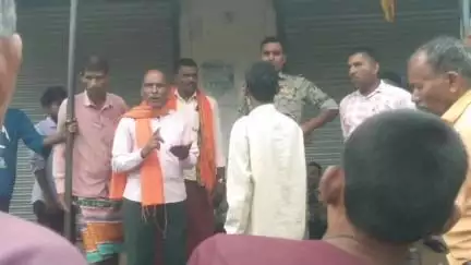 बोडला: ग्राम कुम्ही में पानी निकासी को लेकर दो पक्षों के बीच हुआ विवाद, पुलिस और सरपंच ने की समझाइस