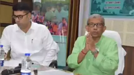 মেদিনীপুর: জেলায় টানা বৃষ্টি,বন্যার আশঙ্কা: প্রস্তুত ত্রাণ সামগ্রী,মেদিনীপুরে আতঙ্কিত না হওয়ার নির্দেশ মন্ত্রীর
