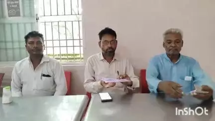 बरवाडीह: लातेहार: विद्यालय प्रबंधन की लापरवाही से छात्र की हालत नाज़ुक, बिरजू राम माले ने जताया विरोध
