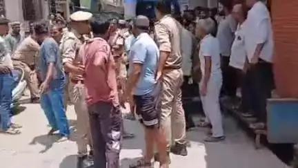 चांदपुर: चांदपुर में प्रेम प्रसंग के मामले में दो पक्षों के बीच जमकर मारपीट हुई