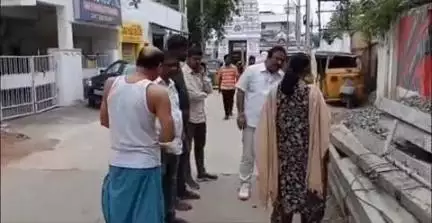 మేడ్చల్: మల్కాజిగిరిలో విద్యుత్ సమస్య పరిష్కరించాలని అధికారులను కోరిన కార్పొరేటర్ శ్రవణ్