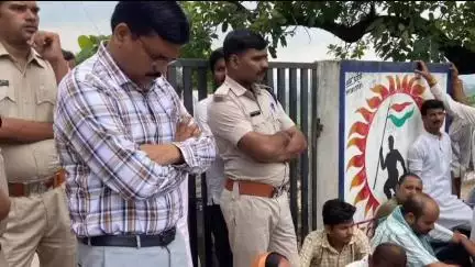 रामपुर नैकिन: झलवार सहित कई क्षेत्रों में बिजली, सड़क व पानी की समस्या को लेकर कांग्रेस कार्यकर्ताओं ने SDM को सौंपा पत्र
