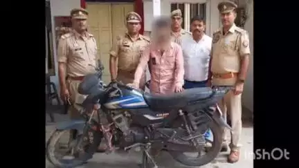आदमपुर पुलिस ने ऑपरेशन चक्रव्यूह के तहत वांछित अभियुक्त को किया गिरफ्तार, चोरी की बाइक बरामद