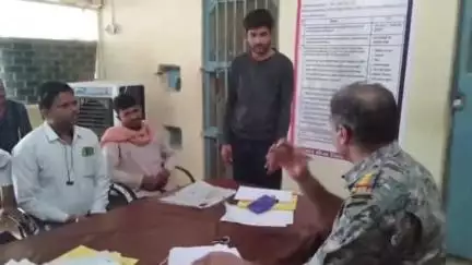 बीना: विधायक कार्यालय के पास बाइक सवार को मिले ₹21000, पुलिस ने ग्राम ढांड निवासी युवक को सौंपे