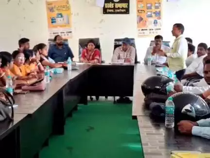 इचाक: इचाक में ग्रामीण विकास विभाग की समीक्षा बैठक सम्पन्न, मनरेगा संचालन में होगा सुधार