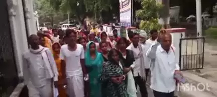 बलिया: माइक्रो फाइनेंस उत्पीड़न के खिलाफ भाकपा माले ने डीएम कार्यालय पर किया प्रदर्शन, मुकदमा दर्ज करने की मांग