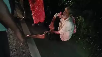 ଖଲ୍ଲିକୋଟ୍: ଭେଜିପୁଟ ଓଭର ବ୍ରିଜ ନିକଟରେ ଅଜଣା ଗାଡ଼ି ଧକ୍କାରେ ଜଣେ ବ୍ୟକ୍ତି ଗୁରୁତର, ମେଡ଼ିକାଲରେ ଭର୍ତ୍ତି