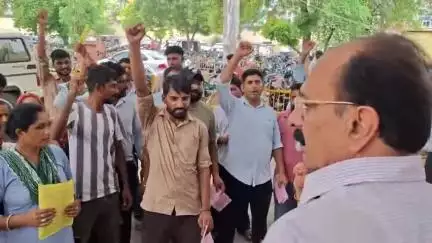 हिसार: ट्रेड यूनियनों के आह्वान पर 9 जुलाई को राष्ट्रीय हड़ताल, हिसार के अस्पताल में स्वास्थ्य कर्मचारियों की मीटिंग