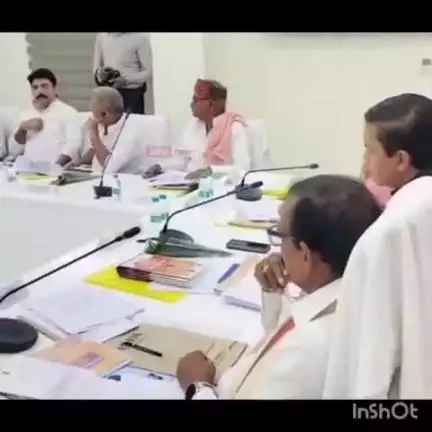 दिशा की बैठक में बरहज विधायक ने अधिकारियों की लगायी क्लास