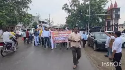 बिसौली: तहसील क्षेत्र के परिषदीय शिक्षकों ने विद्यालयों के समायोजन के विरोध में बिसौली विधायक को सौंपा ज्ञापन