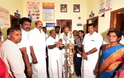 தஞ்சாவூர்: முதலமைச்சர் காணொளி காட்சி வாயிலாக பள்ளி அக்ரஹாரம் பகுதியில் நகர்ப்புற நலவாழ்வு மையங்களினை திறந்து வைத்தார்