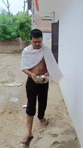 भीखारी से #चालाकी #comedy #funny #trending #viral #ytshorts #2025shorts #memes #ytshorts #fun #live #youtube